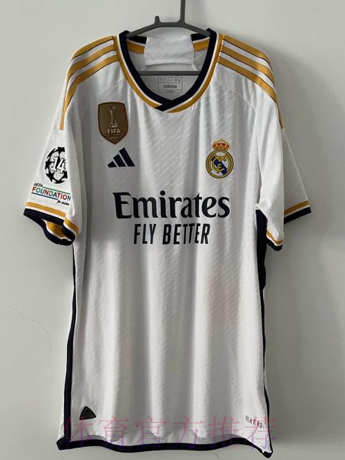 马卡:皇马冠军版口罩已经开始销售 每个8.95欧 马卡:皇马冠军版口罩已经开始销售 每个8.95欧